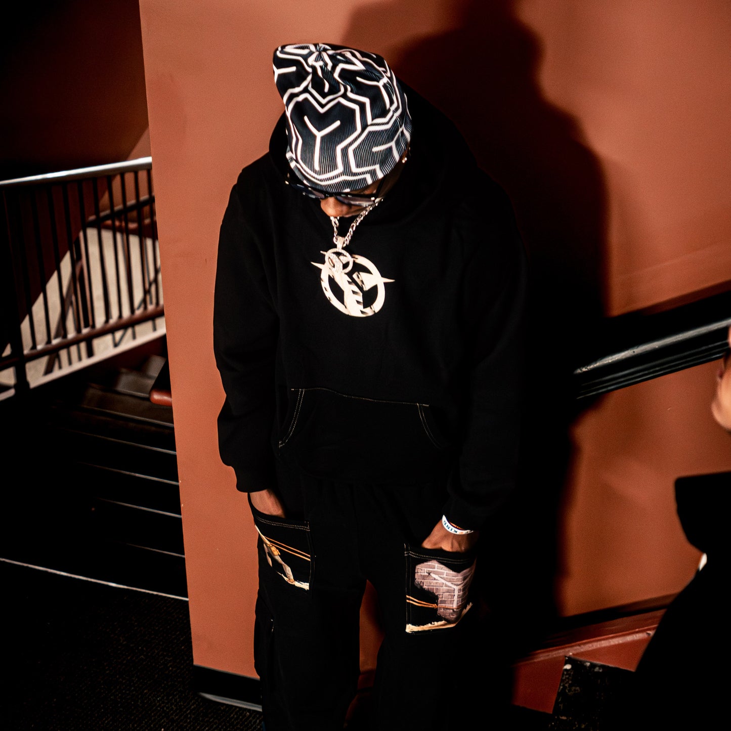 CNSTRCT CARGO SWEATPANTS - BLACK